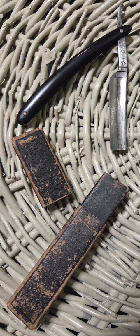 H Boker and Company Germany Razor with box